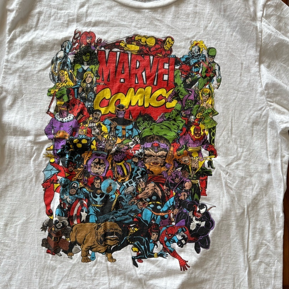 Marvel Comics Group Shot Superheroes T-Shirt size Large - Picture 2 of 3